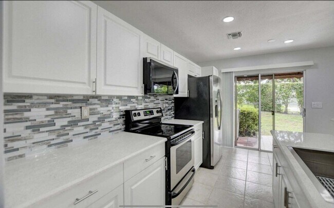 Building Photo - 5286 Sapphire Valley