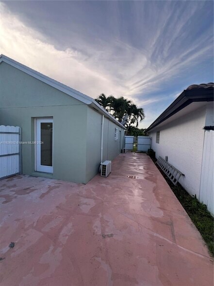 Foto del edificio - 14364 SW 159th Terrace