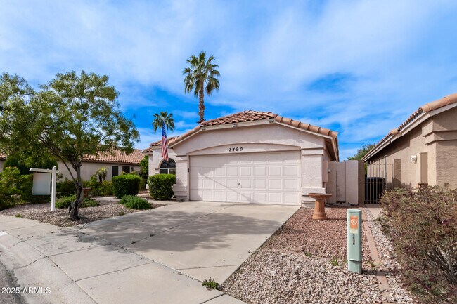 Foto del edificio - 3490 W Golden Ln