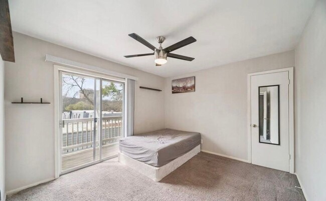 Foto del edificio - 4614 E 68th St