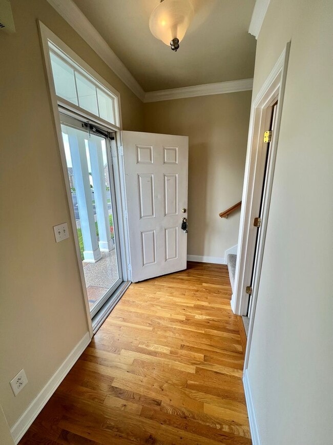 Building Photo - 2 bed/2.5 bath Townhouse in Williamson Co - Pool and Playground