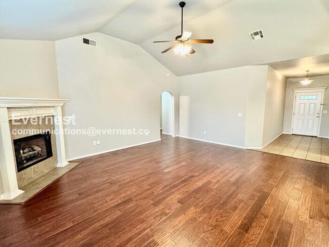 Foto del edificio - 3 Bed/2 Bath Home with Garage / Pet-Friend...