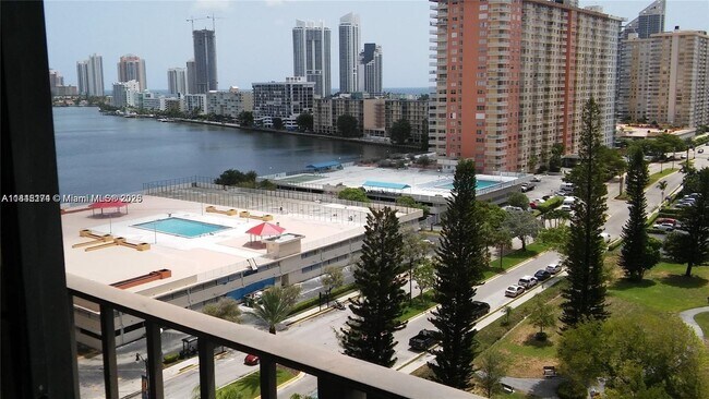 Foto del edificio - 290 174th St St
