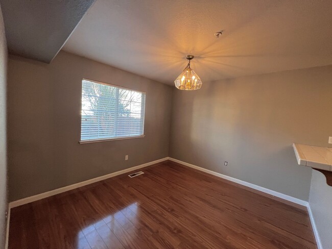 Building Photo - Prime Petaluma 3-Bedroom, 2.5-Bath Home Ne...