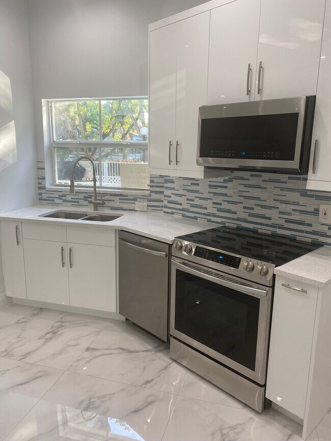 Foto del edificio - 2941 SW 18th Ter