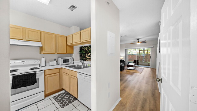 Kitchen - 12444 Berkeley Square Dr