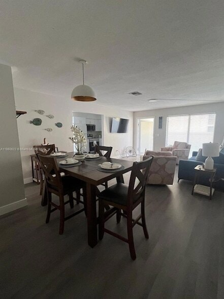 Foto del edificio - 222 SW 8th St
