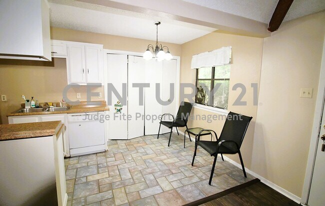 Building Photo - Charming 3/2/1 in Duncanville For Rent!