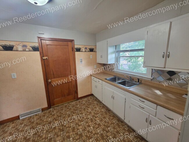 Foto del edificio - Spacious 2 bedroom 1 bathroom house