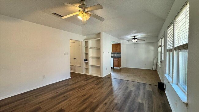 Building Photo - 2703 Sunny Ln