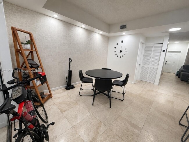Foto del edificio - 5230 NW 109th Ave