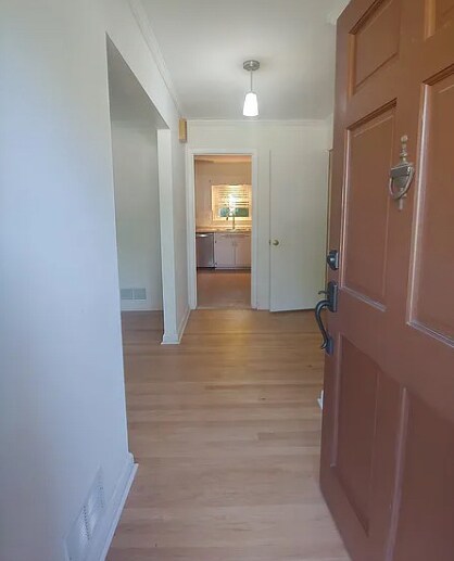 Split level Hardwood floors - 1829 Mount Royal Dr NE