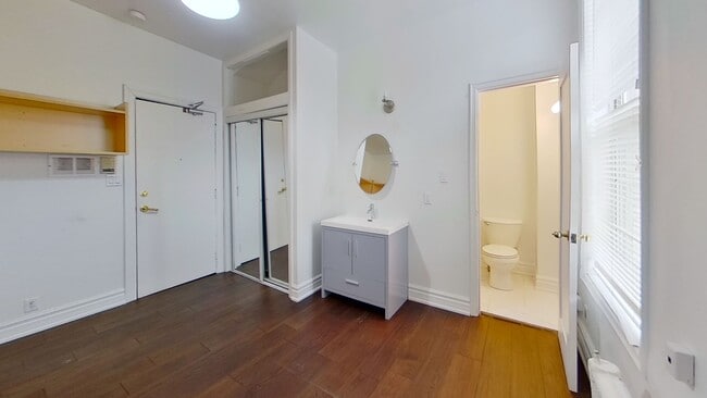 Building Photo - 273 St George St