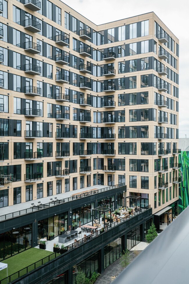 Gravity Building B Terrace - Horizon West