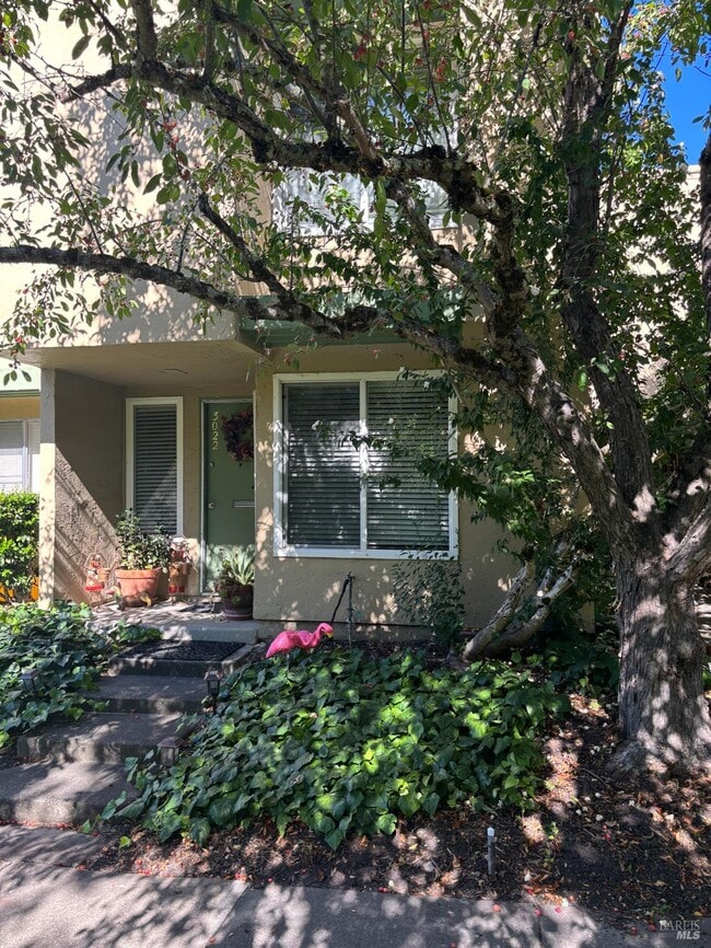 Building Photo - 3022 Yulupa Ave