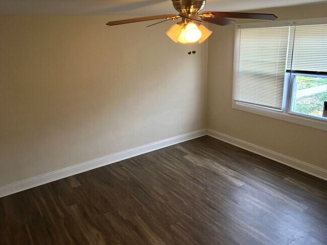 Foto del edificio - Charming 3 Bedroom/1 Bathroom Townhome in Dundalk, MD!