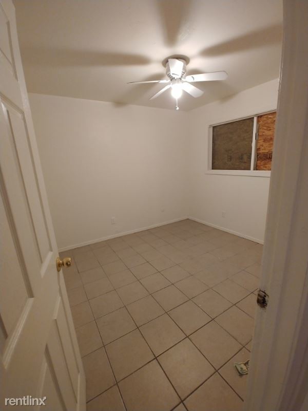 Building Photo - 2 br, 1 bath Apartment - 826 Astor St