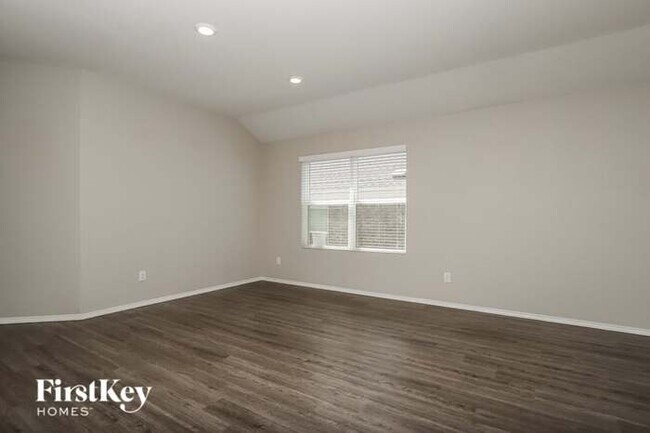 Building Photo - 6027 Akin Elm