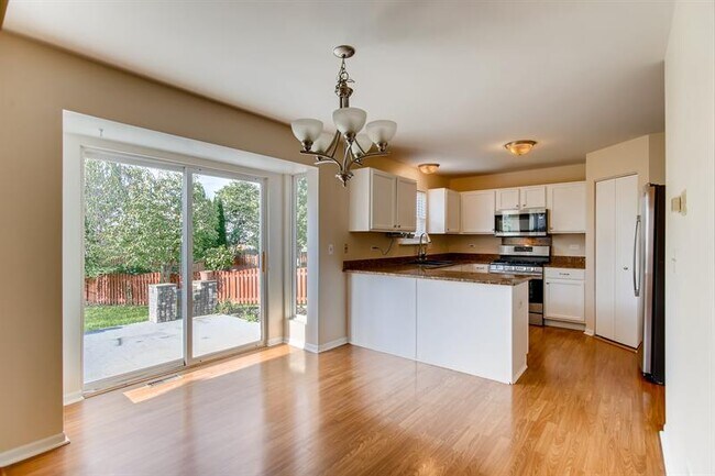 Foto del edificio - 5906 Lake Pointe Dr