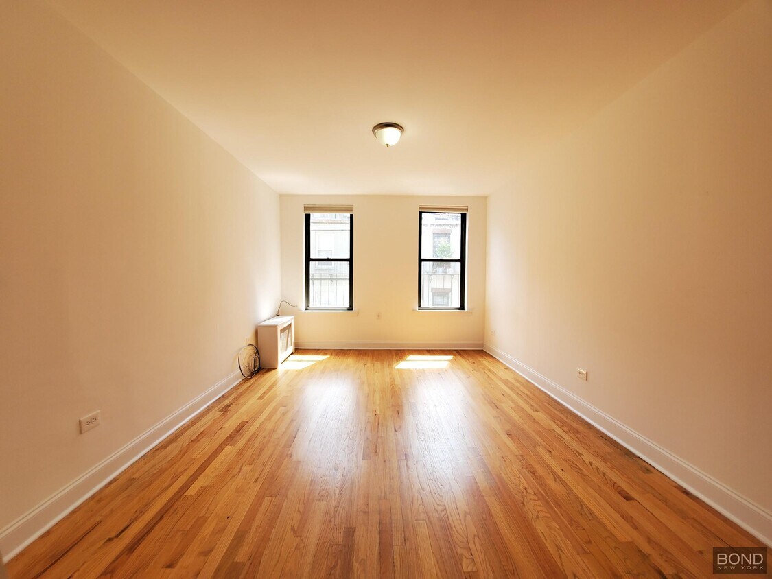 Building Photo - 226 E 89th St