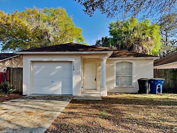 Primary Photo - Great 3/2 Home! Apply Now!