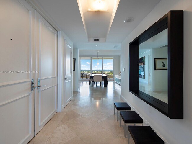 Foto del edificio - 781 Crandon Blvd