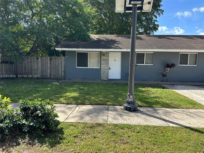 Foto del edificio - 647 NW 3rd Ave