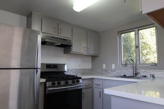 Foto del edificio - 6012 Carlton Way