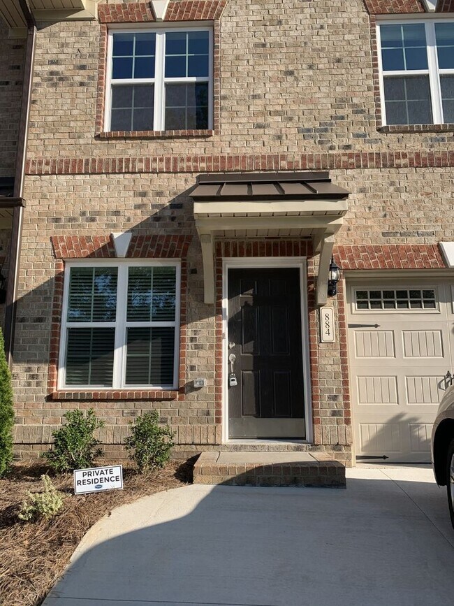 Foto del edificio - Walkertown- 3 bedroom, 2.5  bath town home