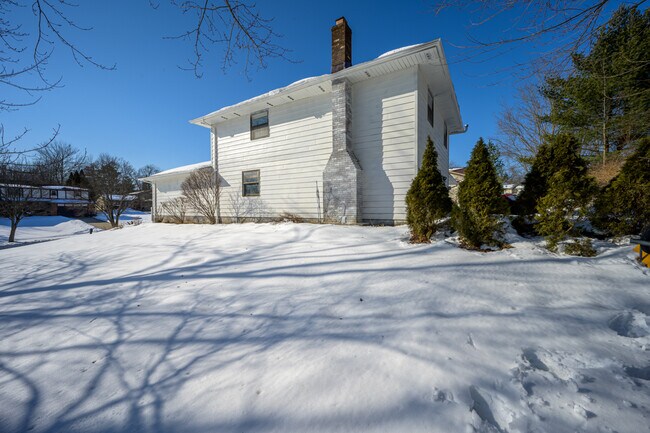 Side - 5880 Deepwood Trl