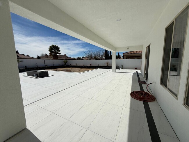 Building Photo - Stonebrook Estates-3 Bedrooms, 3351 SQFT of Luxury & Entertainment