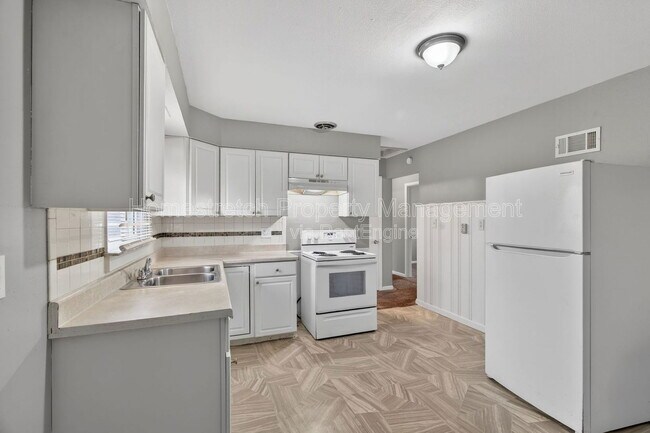 Foto del edificio - 12070 Garden Ln