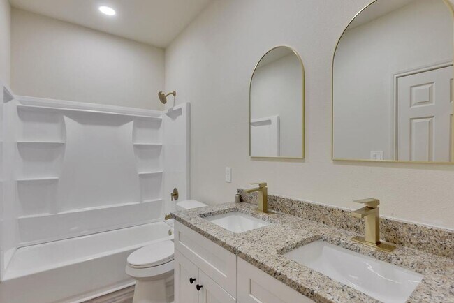 Building Photo - 1014