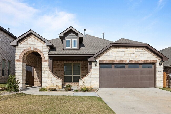 Building Photo - 4 Bedroom Home in Godley Texas!