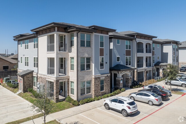 Exterior de la comunidad - Lakecrest Apartments