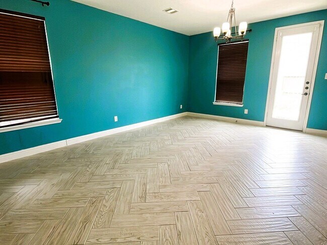 Building Photo - 16014 Peach Bluff Ln
