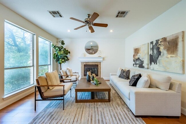 Building Photo - 7724 Yaupon Dr