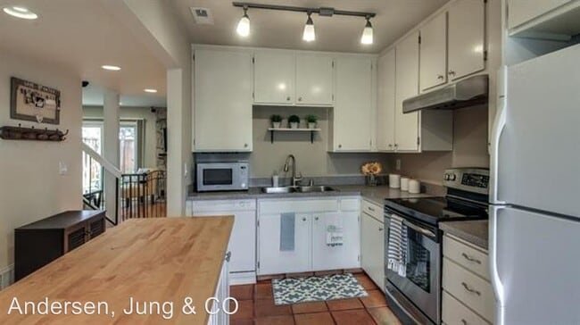 Building Photo - 3 br, 2.5 bath House - 574 Latimer Circle
