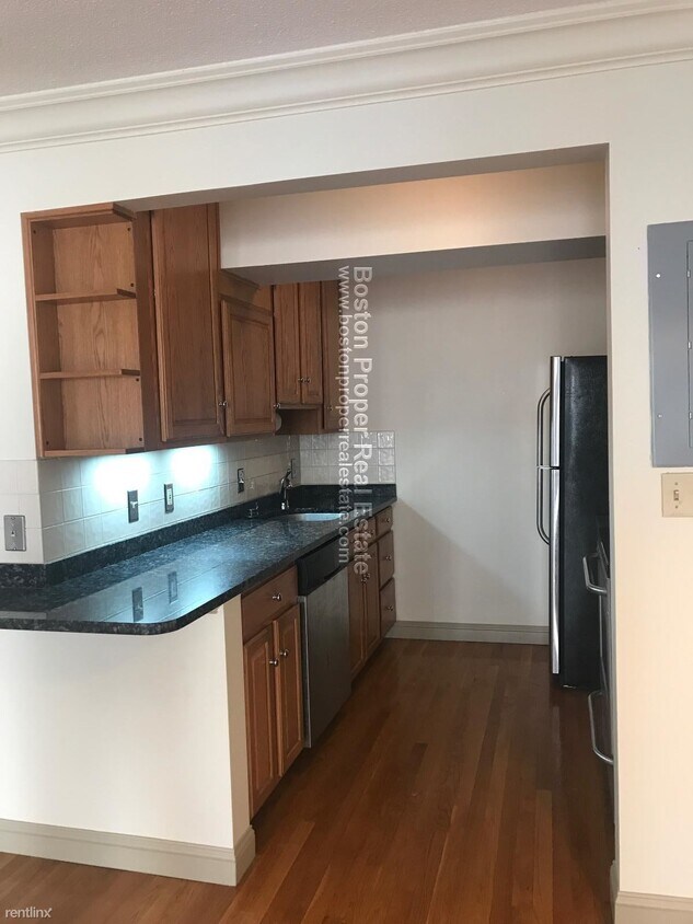 108 Peterborough St Unit Apt 5AA, Boston, MA 02215 Room for Rent in