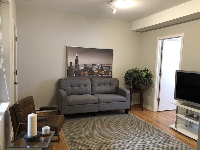 Foto del edificio - 4817 N Christiana Ave
