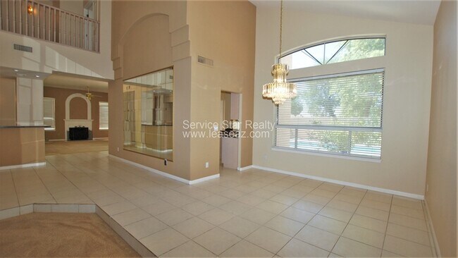 Foto del edificio - 5583 W Gary Dr