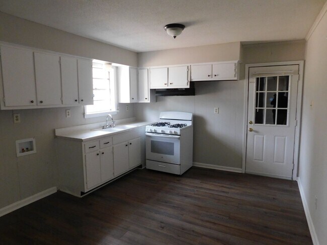 Building Photo - 2580 Valleybrook Rd