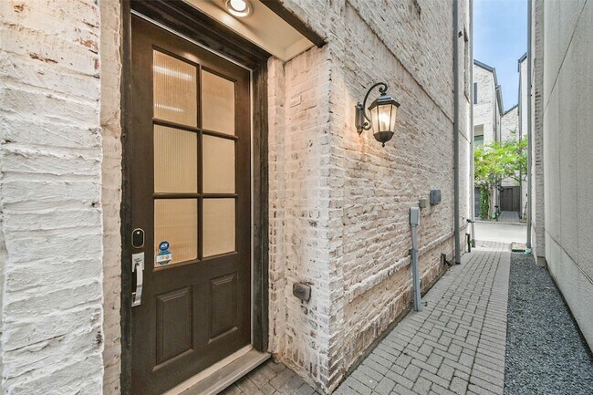 Building Photo - 4019 University Grove St