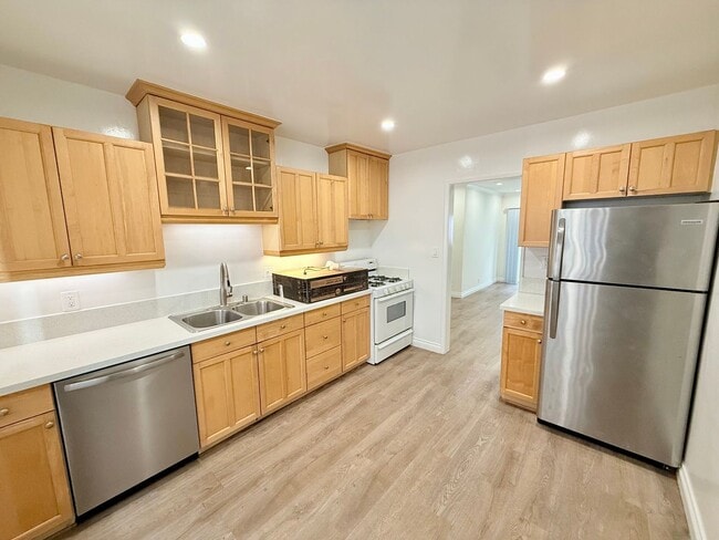 Building Photo - 1451 Armacost Ave