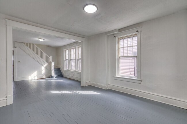 Building Photo - 339 Emerald St