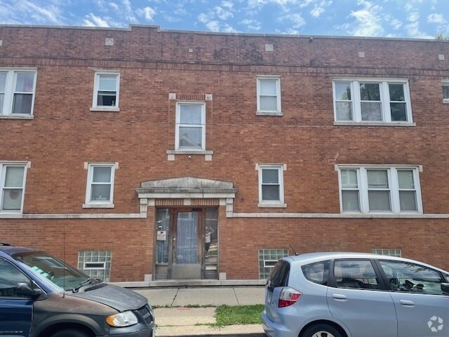 Building Photo - 3925 W Wellington Ave