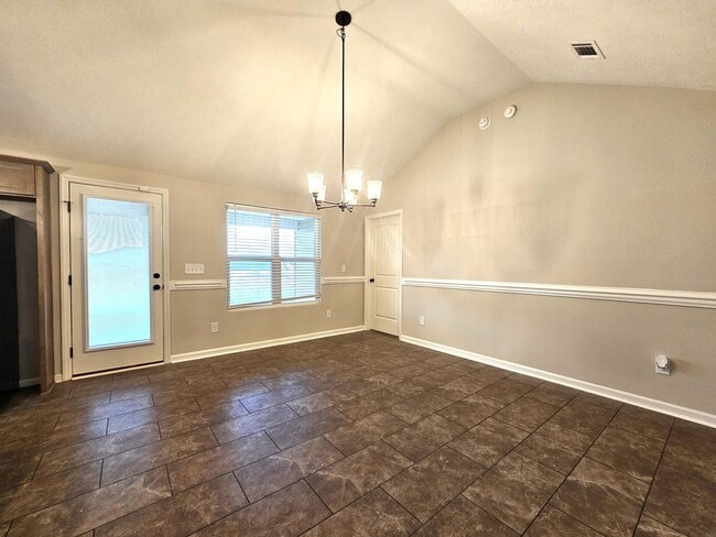Building Photo - 3103 Easton Dr