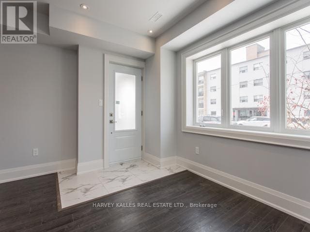Building Photo - 987 Avenue Rd