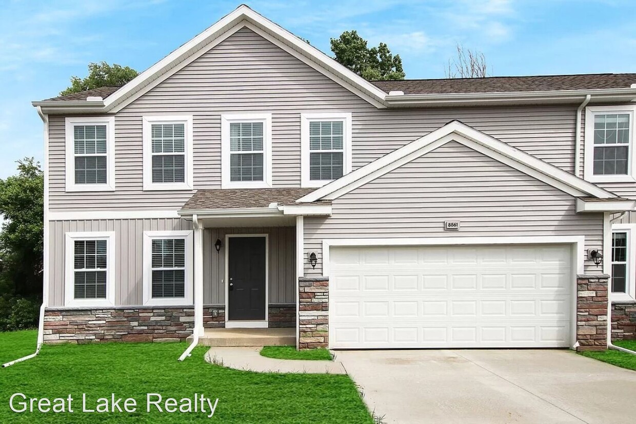 Primary Photo - 4 br, 2.5 bath House - 8877 Dealer Drive