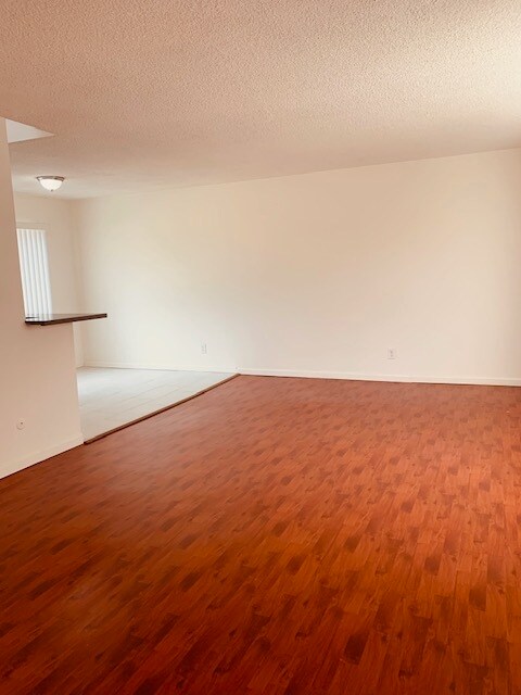 Foto del edificio - 4565 Oakwood Ave